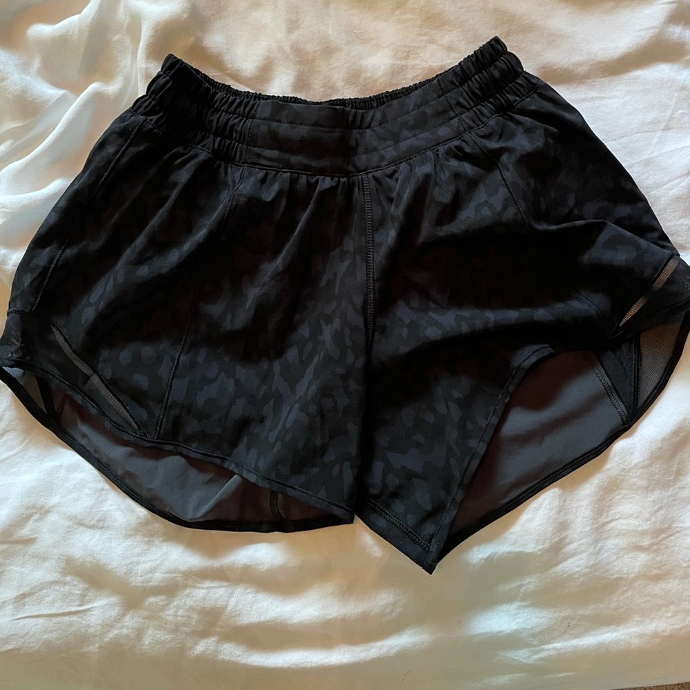 Lululemon hotty hot high rise shorts 2.5 inch